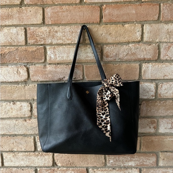 Tory Burch Handbags - Tory Burch Pebbled leather handbag